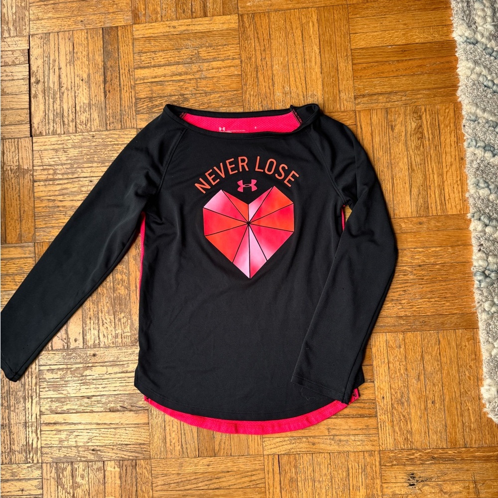 Girls Size 6
Underarmour 

Long sleeve dri fit